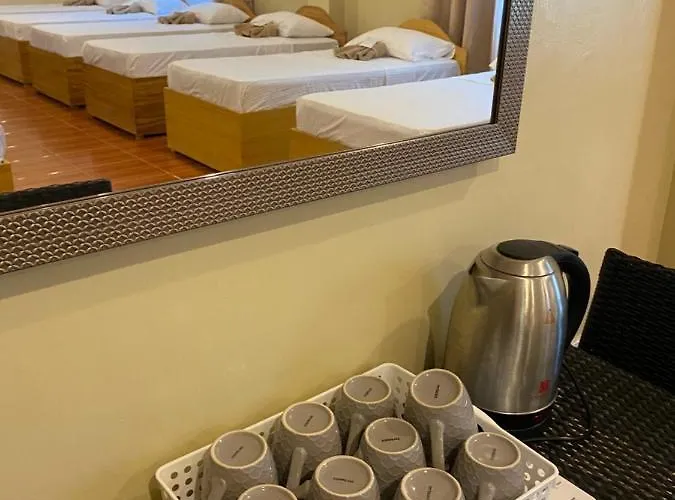Hotel J & C *